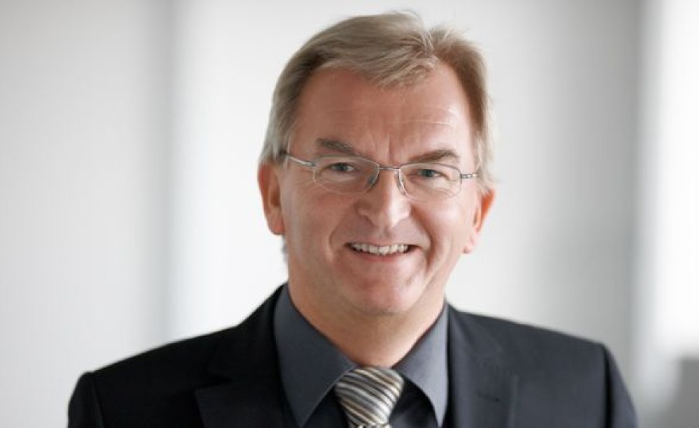 Prof. Dr. Johannes Einwag: „Durch effektive präventive Strategien lässt sich ein Großteil der Hart- und Weichgewebserkrankungen der Mundhöhle vermeiden.“ Prof. Dr. Johannes Einwag