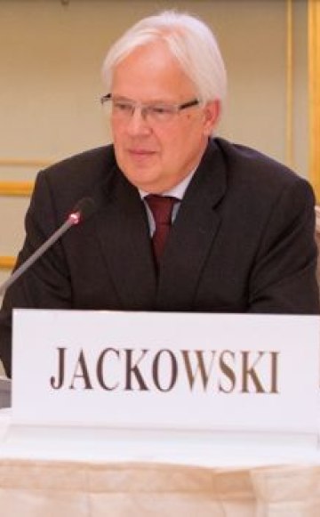 Kongresspräsident Prof. Dr. Jochen Jackowski (Witten-Herdecke) führte mit viel Engagement durch die Tagung. Sein besonderes Interesse gilt Leitlinien, deren hohen praktischen Nutzen er betonte. Prof. Dr. Jochen Jackowski am Rednerpult