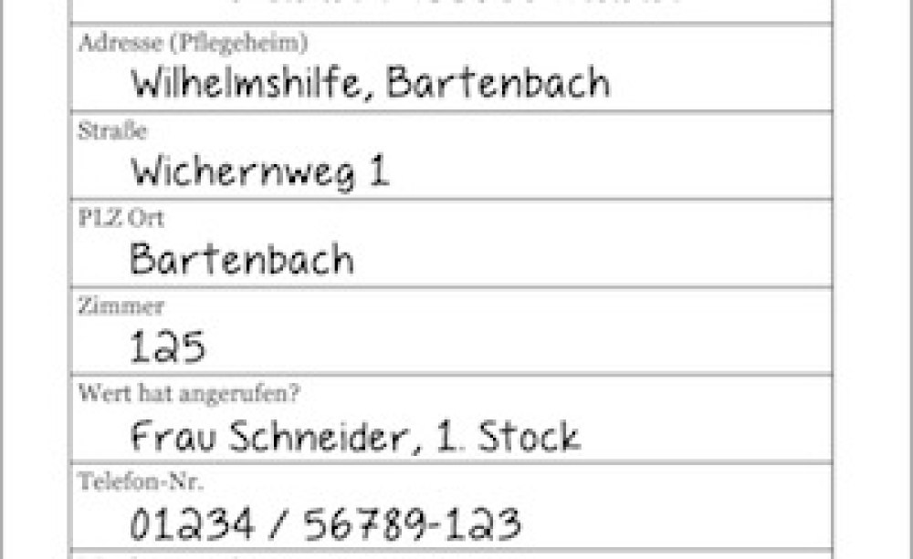 Die Praxisverwaltungsmitarbeiterin erfasst alle Informationen für die Behandlung im Pflegeheim auf einem gesonderten Formular. Formular Heimbesuch