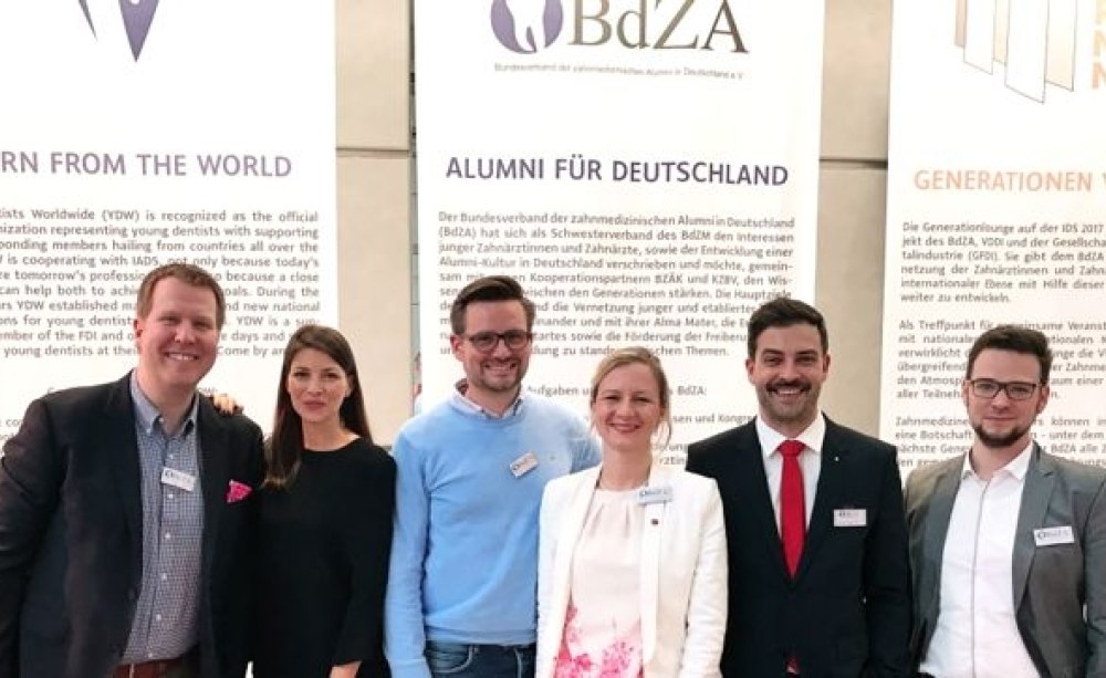 Der neue Vorstand des BdZA (von links): Jan-Philipp Schmidt, Nadja Jung, Art Timmermeister, Juliane von Hoyningen-Huene, Ingmar Dobberstein und Sascha Kötter. Gruppenfoto Vorstand BdZA