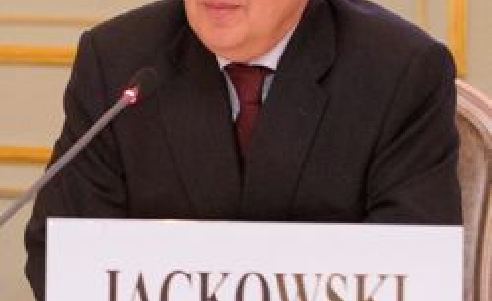 Kongresspräsident Prof. Dr. Jochen Jackowski (Witten-Herdecke) führte mit viel Engagement durch die Tagung. Sein besonderes Interesse gilt Leitlinien, deren hohen praktischen Nutzen er betonte. Prof. Dr. Jochen Jackowski am Rednerpult