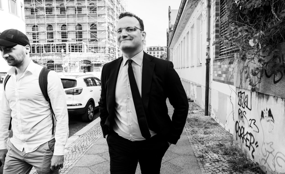 Offen zutage tritt der Führungsanspruch aus dem Hause Jens Spahn und seines neuen Geschäftsführers der Gematik Dr. Markus Leyck Dieken. Offen zutage tritt der Führungsanspruch aus dem Hause Jens Spahn und seines neuen Geschäftsführers der Gematik Dr. Markus Leyck Dieken.