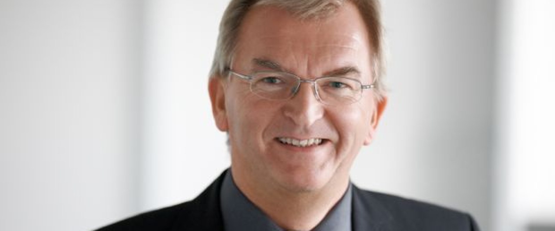 Prof. Dr. Johannes Einwag: „Durch effektive präventive Strategien lässt sich ein Großteil der Hart- und Weichgewebserkrankungen der Mundhöhle vermeiden.“ Prof. Dr. Johannes Einwag