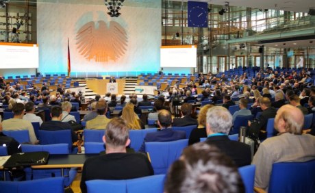 Die Eröffnungsfeier zum ITI-Kongress fand im Plenarsaal des ehemaligen Bundestags in Bonn statt.